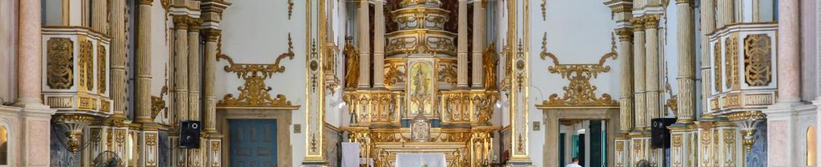 Vista da nave e capela-mor da Igreja de Nossa Senhora do Pilar e Santa Luzia em Salvador - BA.