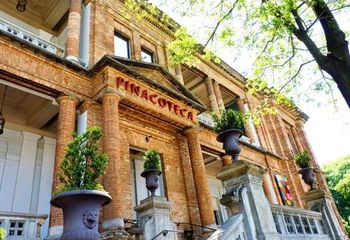 Letreiro na fachada da Pinacoteca Luz em São Paulo - SP.