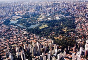 Vista aérea do Parque Ibirapuera em São Paulo - SP.
