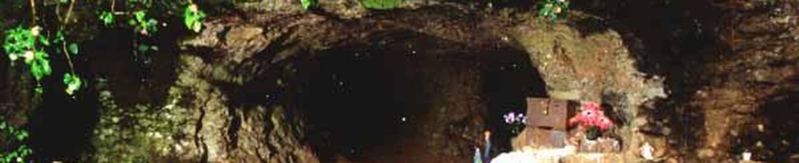 A Gruta de Sede Figueira atrai fiéis e religiosos em Chapecó - SC.