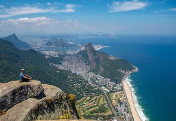 Vista da Trilha da Pedra da Gávea no Parque Nacional da Tijuca - RJ.