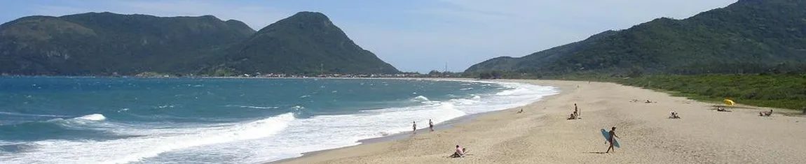 Vista da Praia do Morro das Pedras no sul da ilha de Florianópolis - SC.
