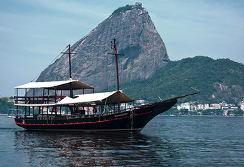 Passeio de barco na Marina da Glória no Rio de Janeiro - RJ.
