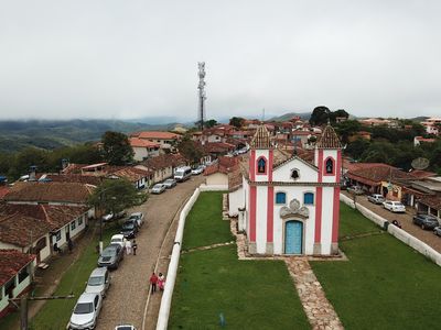 Lavras - MG faz parte do circuito turístico Vale Verde e Quedas D'Água e é banhado pelo Rio Capivari.