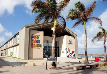 O Centro de Artesanato de Pernambuco está localizado na Praça do Marco Zero de Recife - PE.