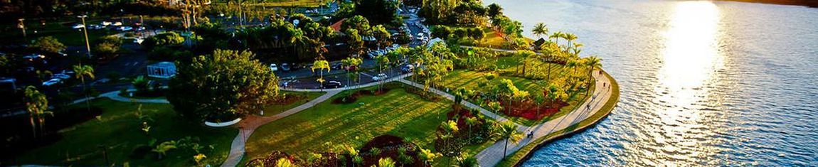 Vista panorâmica, ao entardecer, para o Pontão do Lago Sul em Brasília - DF. 