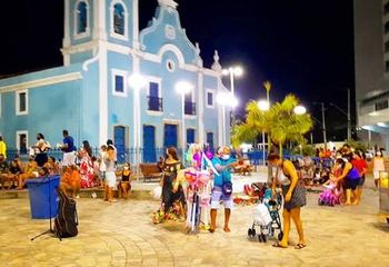 Vista noturna da Pracinha de Boa Viagem em Recife - PE.