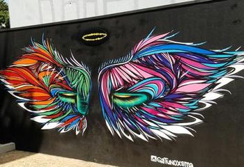 A gravura de Asas é uma das mais famosas no Beco do Batman em São Paulo - SP. 