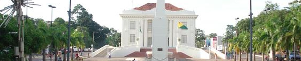 Imagem do Obelisco do Acre na frente do Palácio Rio Branco - AC.