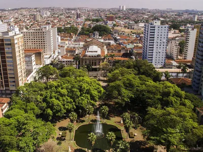 Choperia Pinguim ao lado do Teatro Pedro II - principais cartões-postais de Ribeirão Preto - SP.