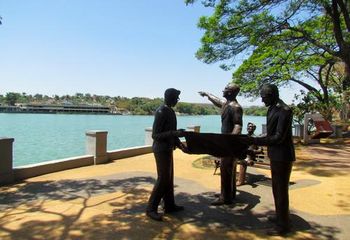 Esculturas às margens da Lagoa da Pampulha em Belo Horizonte - MG.