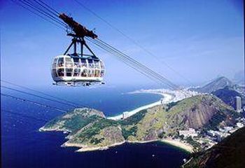 Vista do trajeto do Bondinho Pão de Açúcar no Rio de Janeiro - RJ.