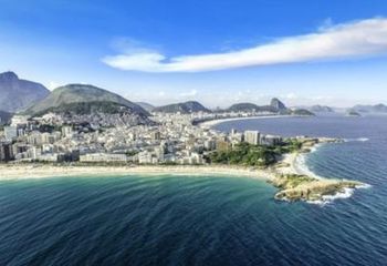 Vista panorâmica da Praia do Arpoador no Rio de Janeiro - RJ. 