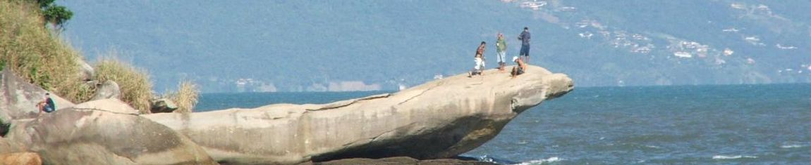 A Pedra do Jacaré fica localizada na Prainha de Caraguatatuba - SP.