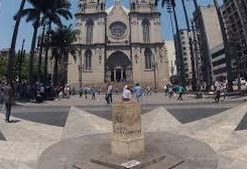 O Marco Zero da cidade de São Paulo - SP está localizado na Praça da Sé. 