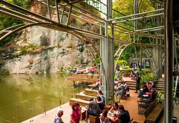 Vista do restaurante da Ópera de Arame de Curitiba - PR.