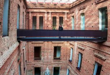 Interior do edifício-sede da Pinacoteca de São Paulo. 