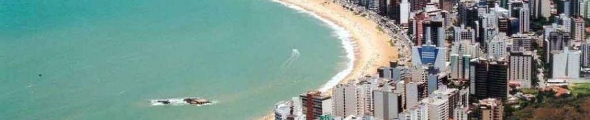 Orla da Praia de Itapoã em Vila Velha - ES, uma das mais conhecidas da região.