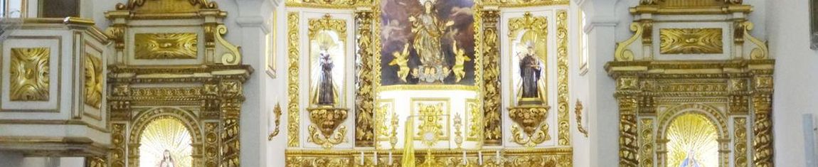 Interior da Igreja Matriz de Nossa Senhora da Assunção em Cabo Frio - RJ, mostrando o retábulo da capela-mor com a imagem do século 18.