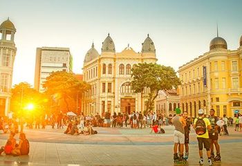 Fim de tarde na Praça do Marco Zero de Recife - PE.