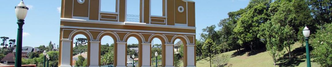 Portal de entrada do Bosque Alemão em Curitiba - PR. 