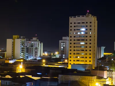 Igreja matriz de Rio Claro - SP com seus jardins, em homenagem a São João Batista.