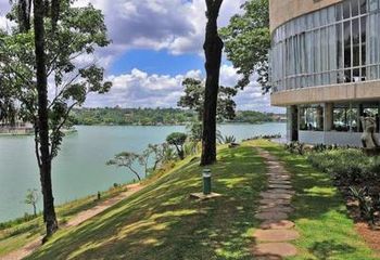 Museu de Arte da Pampulha e a Lagoa da Pampulha em Belo Horizonte - MG.
