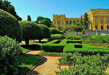 Detalhes dos jardins do Parque da Independência em São Paulo - SP. 