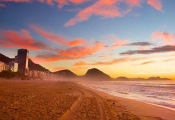 Pôr-do-Sol na Praia da Copacabana - RJ.
