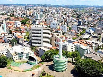 O Monumento do Cristo Redentor está localizado na parte alta de Conselheiro Lafaiete - MG e é um dos cartões-postais da cidade mineira.