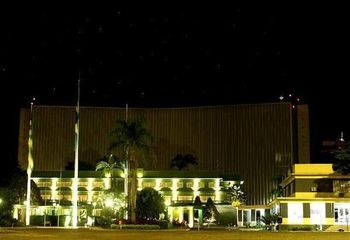 Vista noturna para a Praça Cívica em Goiânia - GO. 
