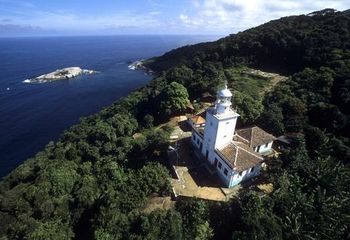 Vista para o Farol de Castelhanos no Parque Estadual de Ilha Grande em Angra dos Reis - RJ.