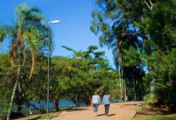 Pistas de caminhada do Parque do Taquaral em Campinas - SP.