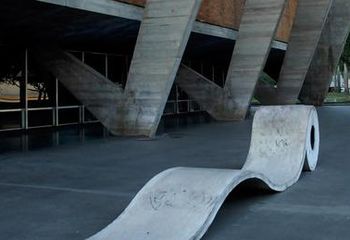 Escultura na entrada do Museu de Arte Moderna do Rio de Janeiro - RJ.