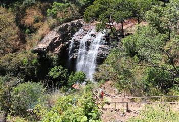 Descida para cachoeira na Chapada Imperial em Brasília - DF.