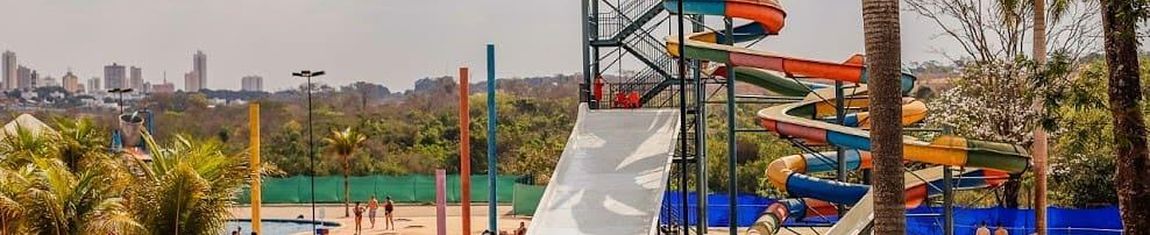 Imagem da área de lazer do Hot Planet Thermas Park de Araçatuba - SP. 