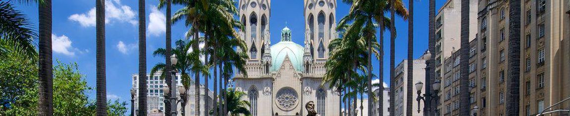 Fachada da Catedral Metropolitana de São Paulo - SP, localizada na Praça da Sé. 