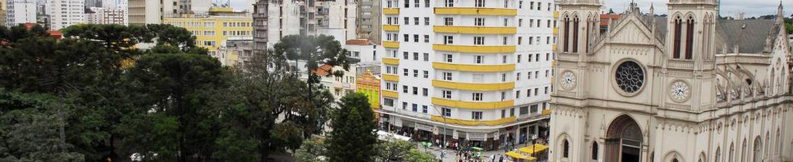 Vista aérea da Praça Tiradentes em Curitiba - PR.