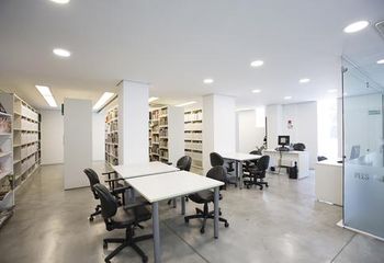 Acervo do MIS - SP no espaço de Midiateca. 