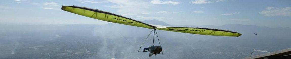 Prática de voo livre na Serra do Vulcão - RJ, na baixada fluminense.