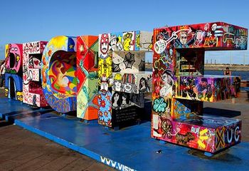 Letreiro turístico localizado no centro da Praça do Marco Zero de Recife - PE.