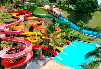 Tobogãs do Acquamania Parque Aquático em Guarapari - ES.