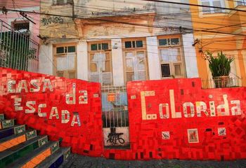 Mosaico nas paredes que cercam a Escadaria Selarón no Rio de Janeiro - RJ.