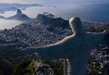 Vista do alto do Cristo Redentor no Rio de Janeiro - RJ.