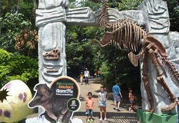 Entrada para a exposição O Mundo dos Dinossauros no Zoológico de São Paulo - SP.