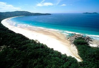 Vista para a Praia de Lopes Mendes no Parque Estadual de Ilha Grande em Angra dos Reis - RJ.