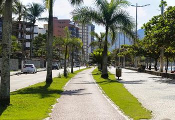 Orla da Praia Martim de Sá em Caraguatatuba - SP.