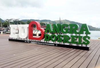 Letreiro no Cais Turístico de Santa Luzia em Angra dos Reis - RJ.