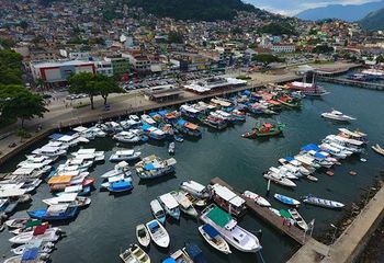 Vista aérea do Cais Turístico de Santa Luzia em Angra dos Reis - RJ.