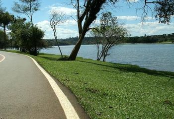 Pista para prática de esportes no Lago Municipal de Cascavel - PR. Pista para prática de esportes no Lago Municipal de Cascavel - PR.